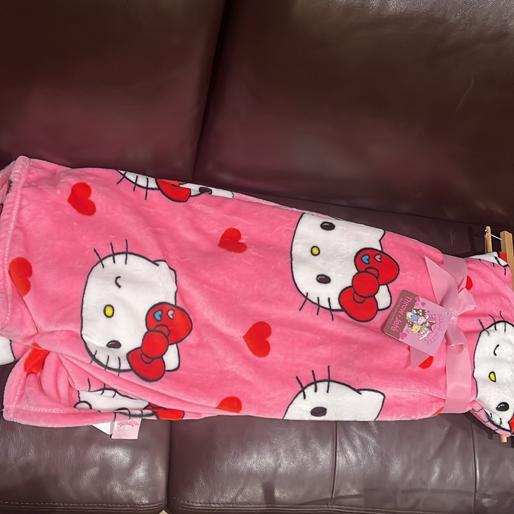 Hello Kitty Valentines Blanket